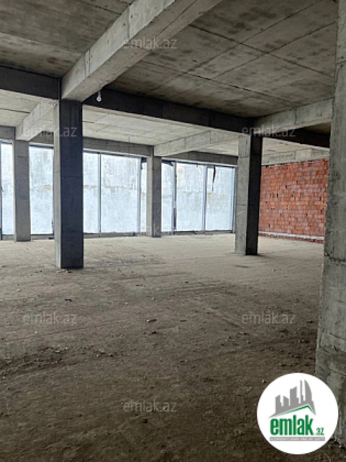 Satılır 1 otaqlı obyekt 700 m²