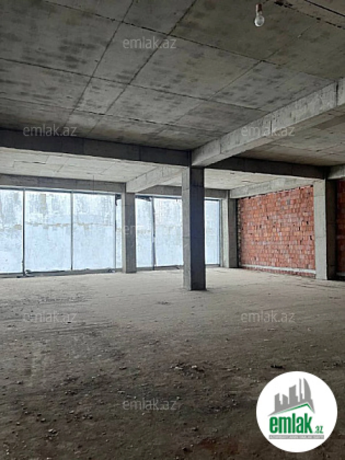 Satılır 1 otaqlı obyekt 700 m²