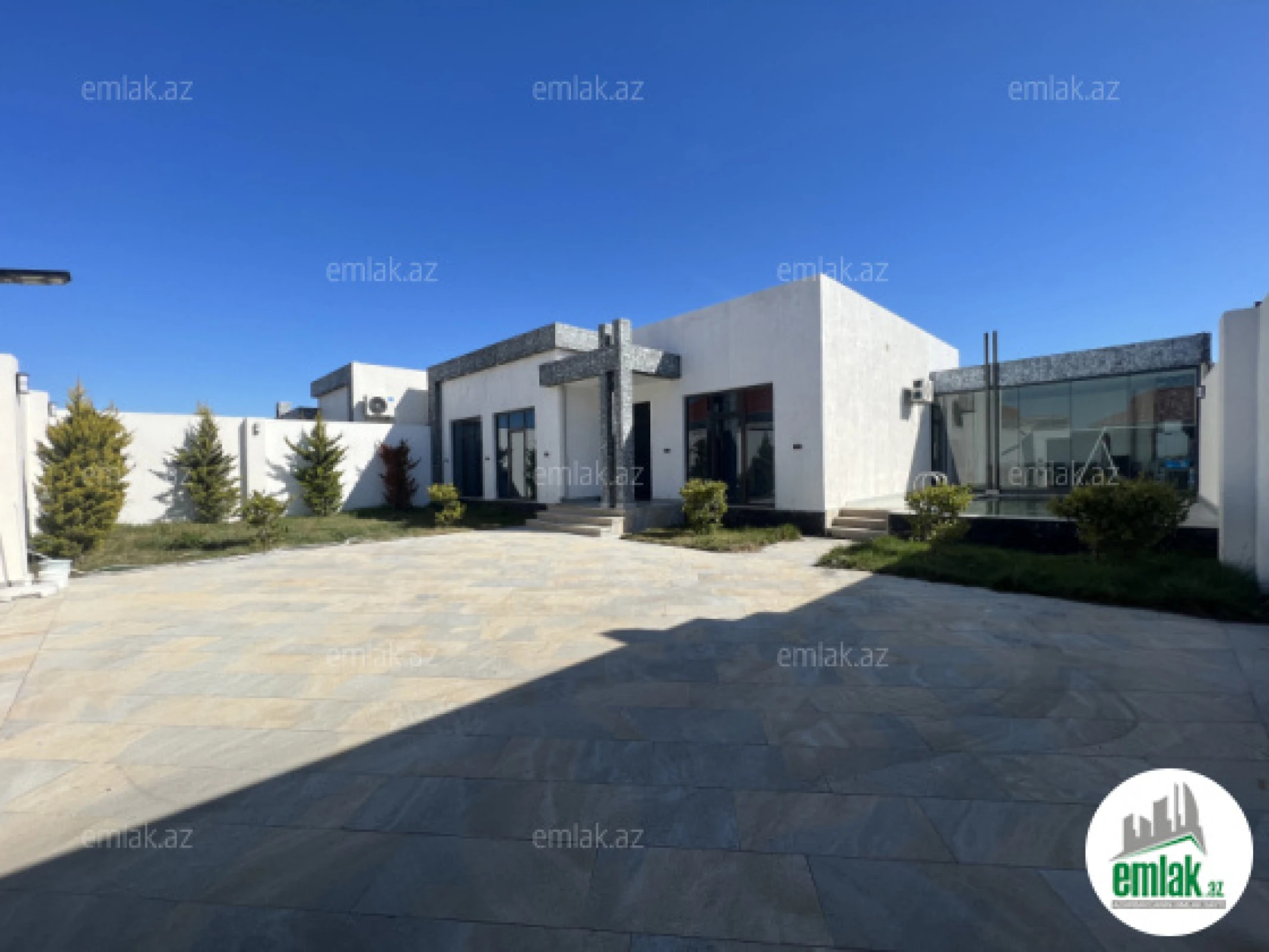 Satılır 4 otaqlı mənzil 150 m²