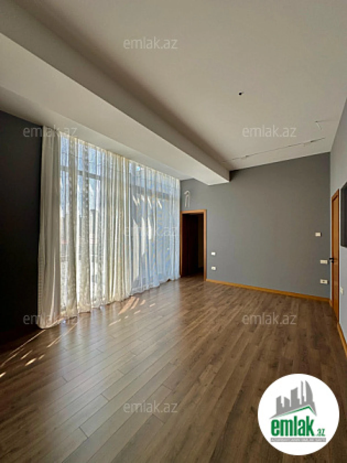 Satılır 5 otaqlı mənzil 500 m²