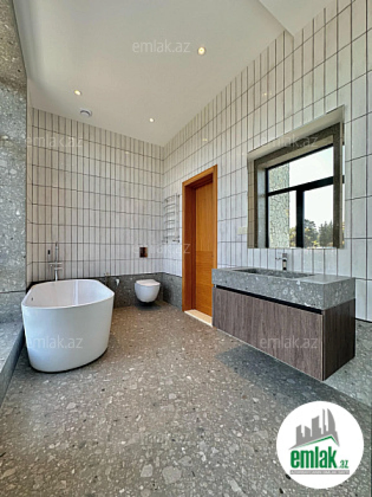 Satılır 5 otaqlı mənzil 500 m²