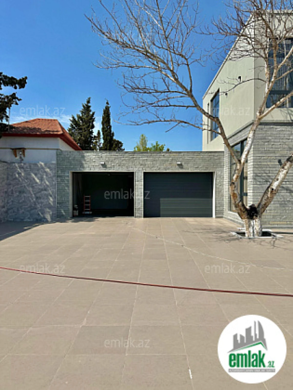 Satılır 5 otaqlı mənzil 500 m²