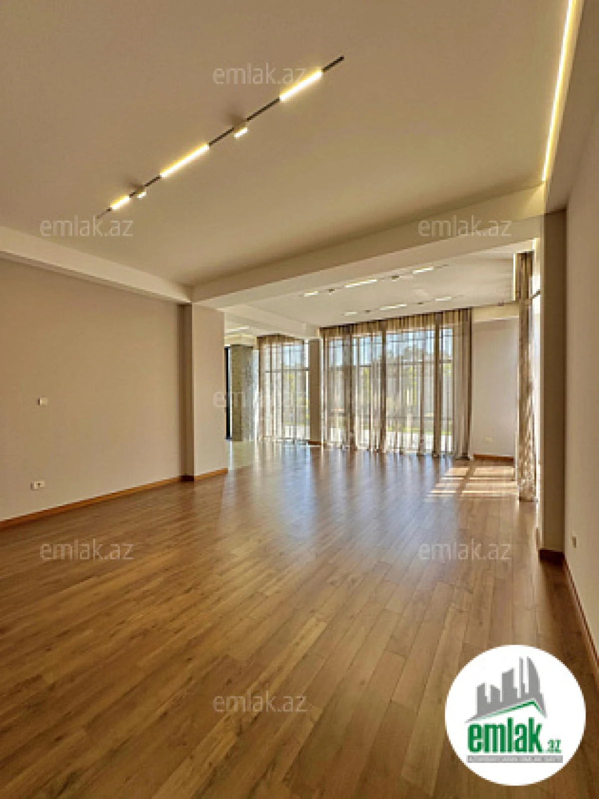 Satılır 5 otaqlı mənzil 500 m²