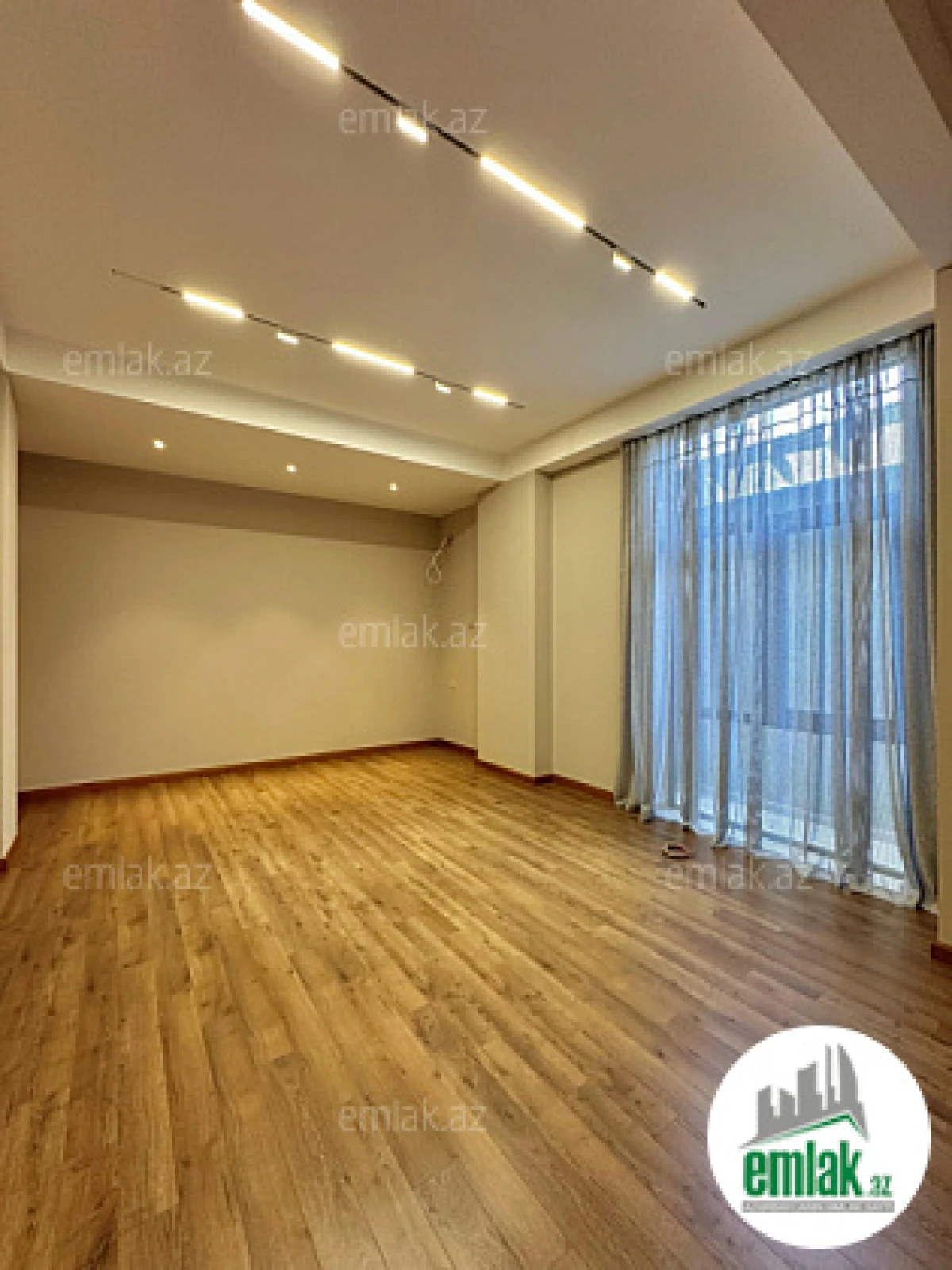Satılır 5 otaqlı mənzil 500 m²