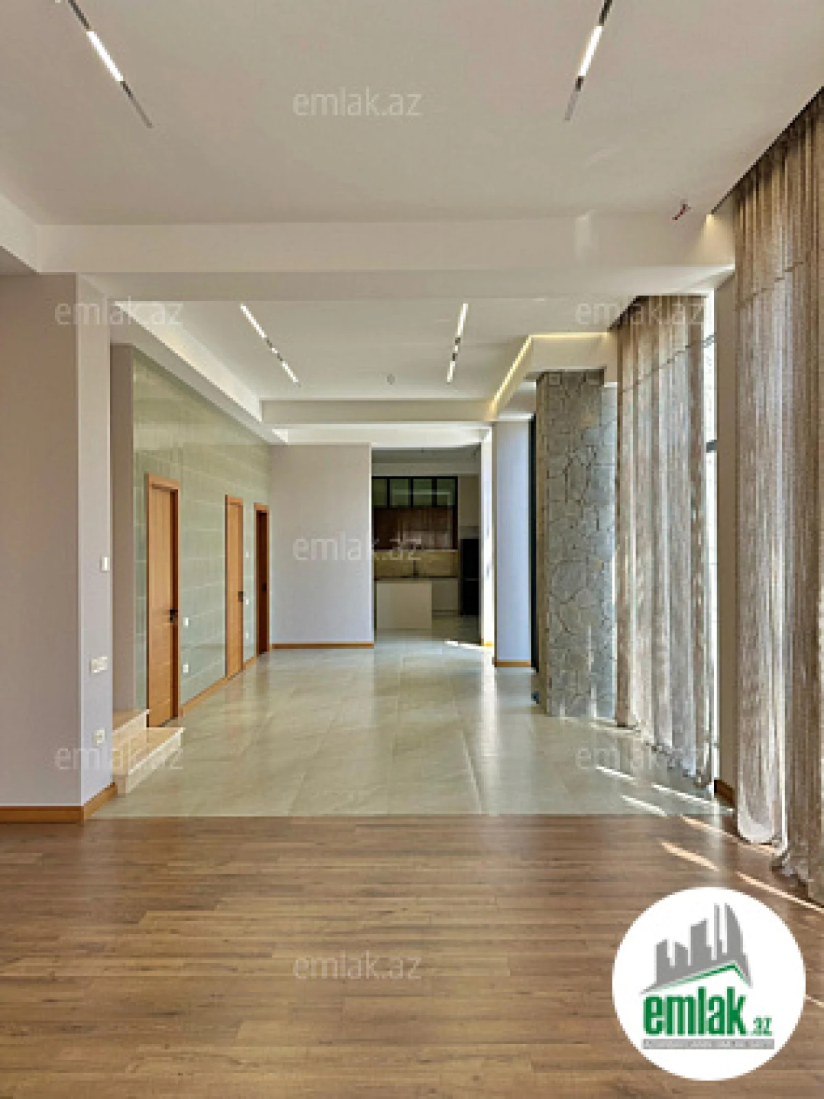 Satılır 5 otaqlı mənzil 500 m²