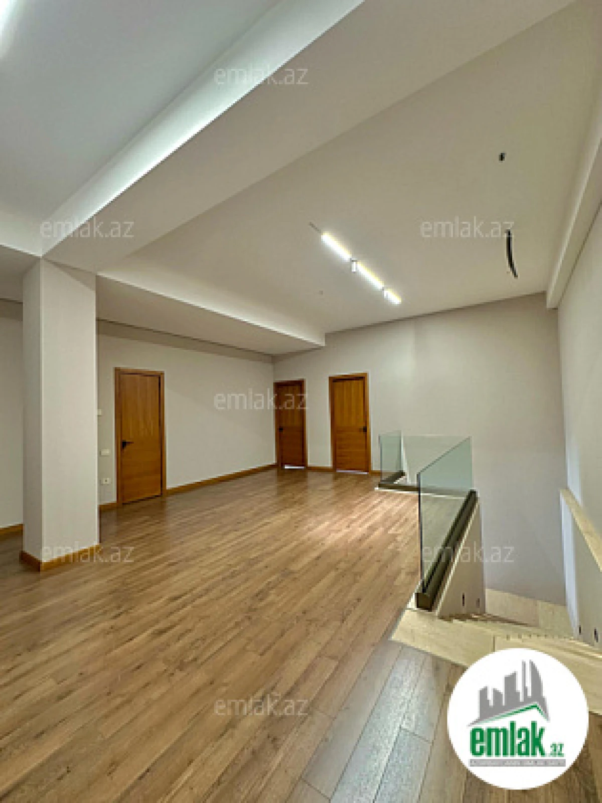 Satılır 5 otaqlı mənzil 500 m²