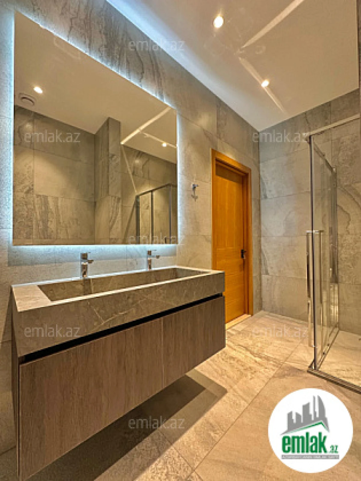 Satılır 5 otaqlı mənzil 500 m²