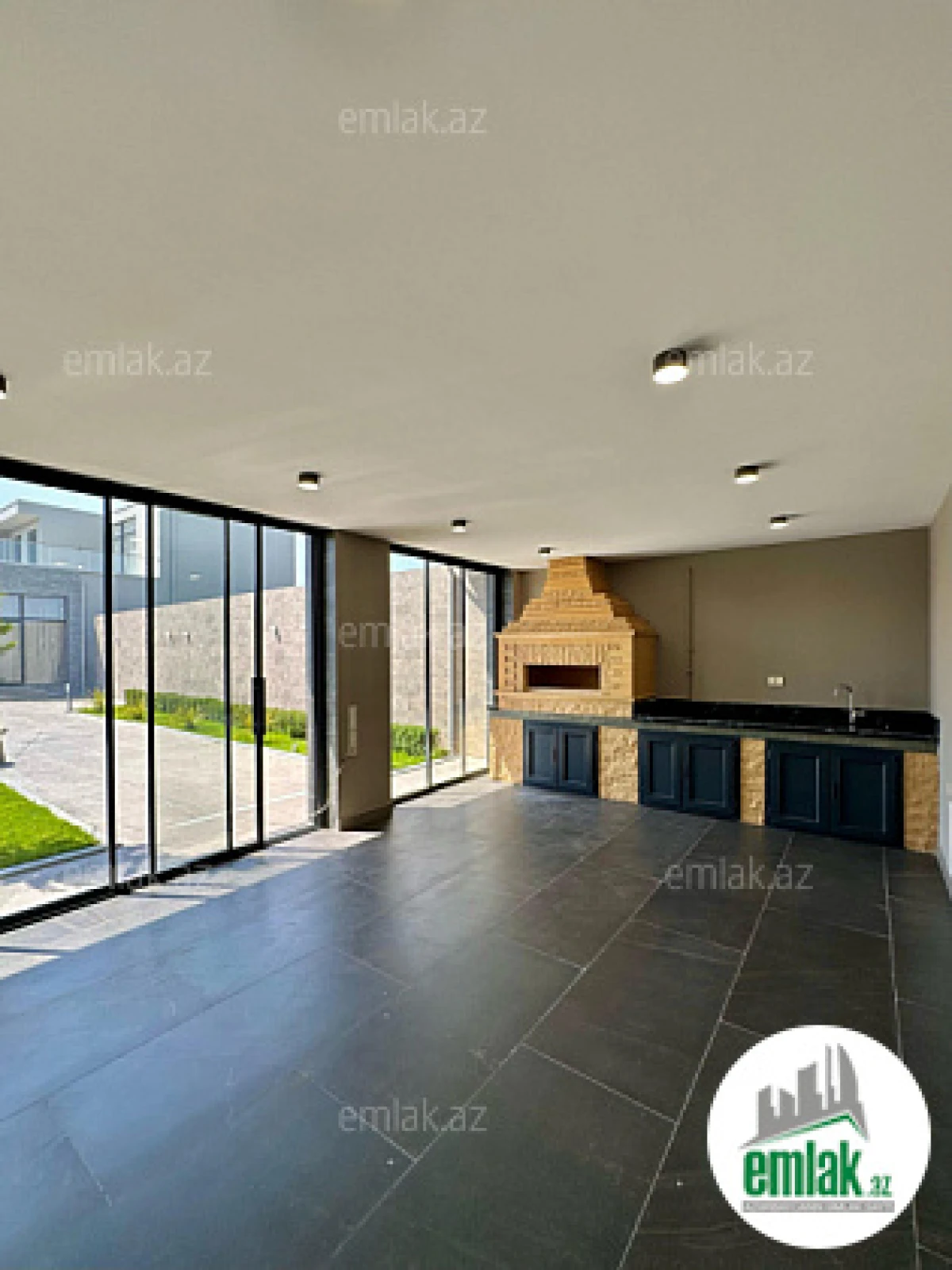 Satılır 5 otaqlı mənzil 500 m²