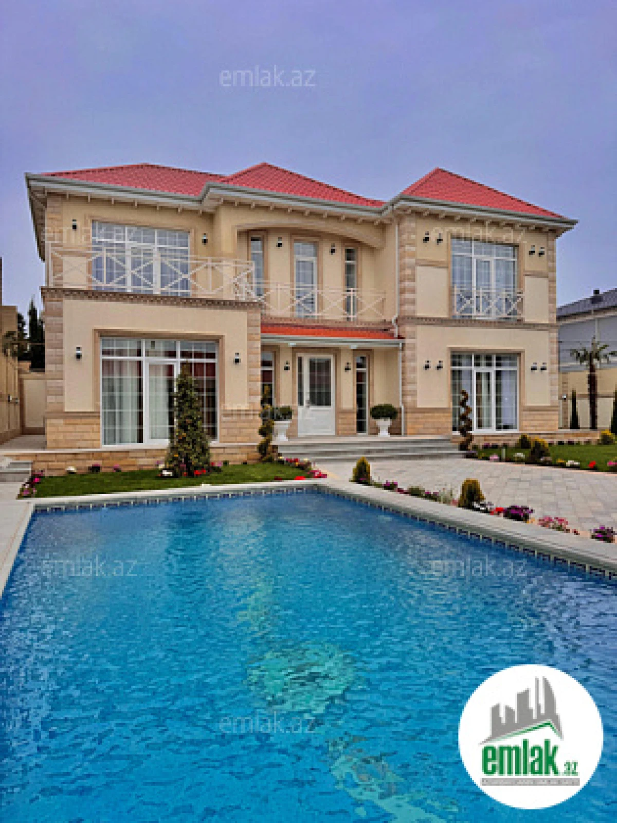 Satılır 5 otaqlı mənzil 300 m²