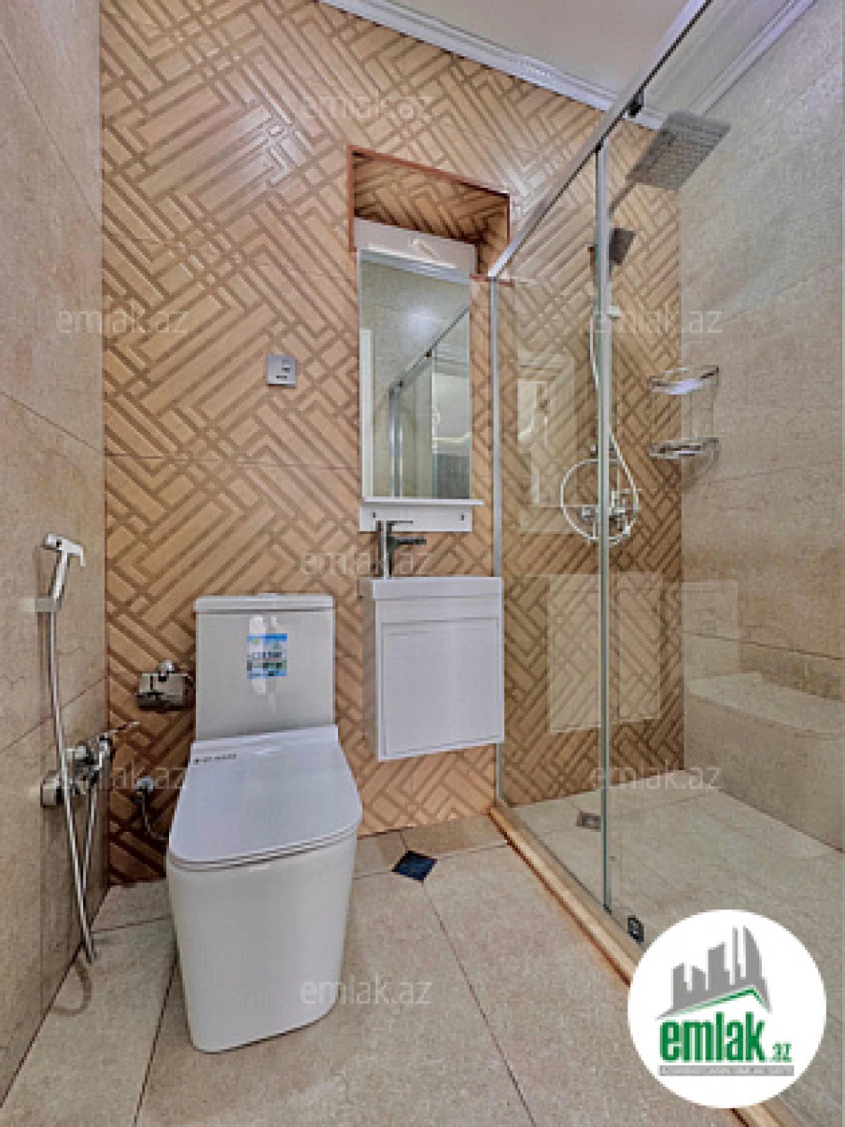 Satılır 5 otaqlı mənzil 300 m²