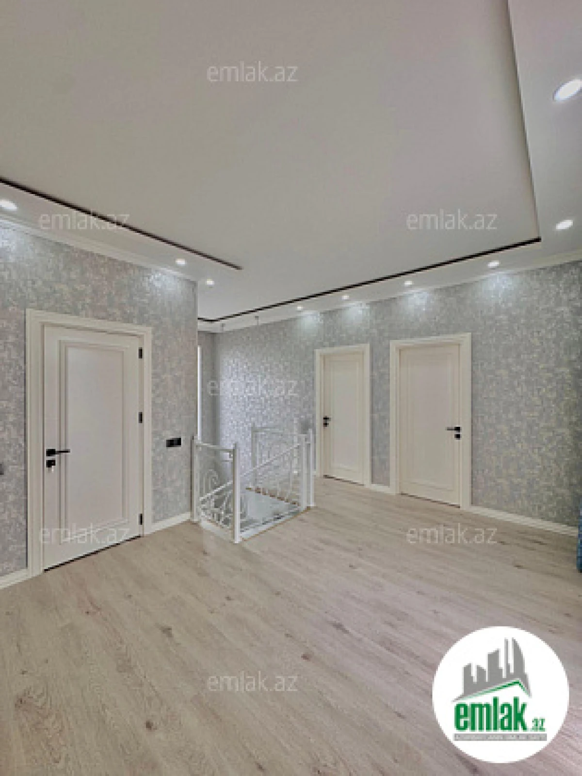 Satılır 5 otaqlı mənzil 300 m²