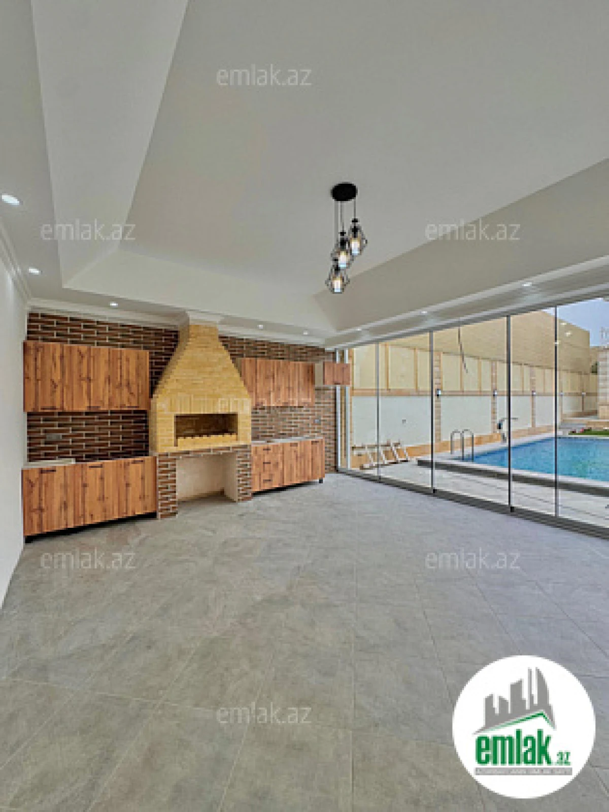 Satılır 5 otaqlı mənzil 300 m²