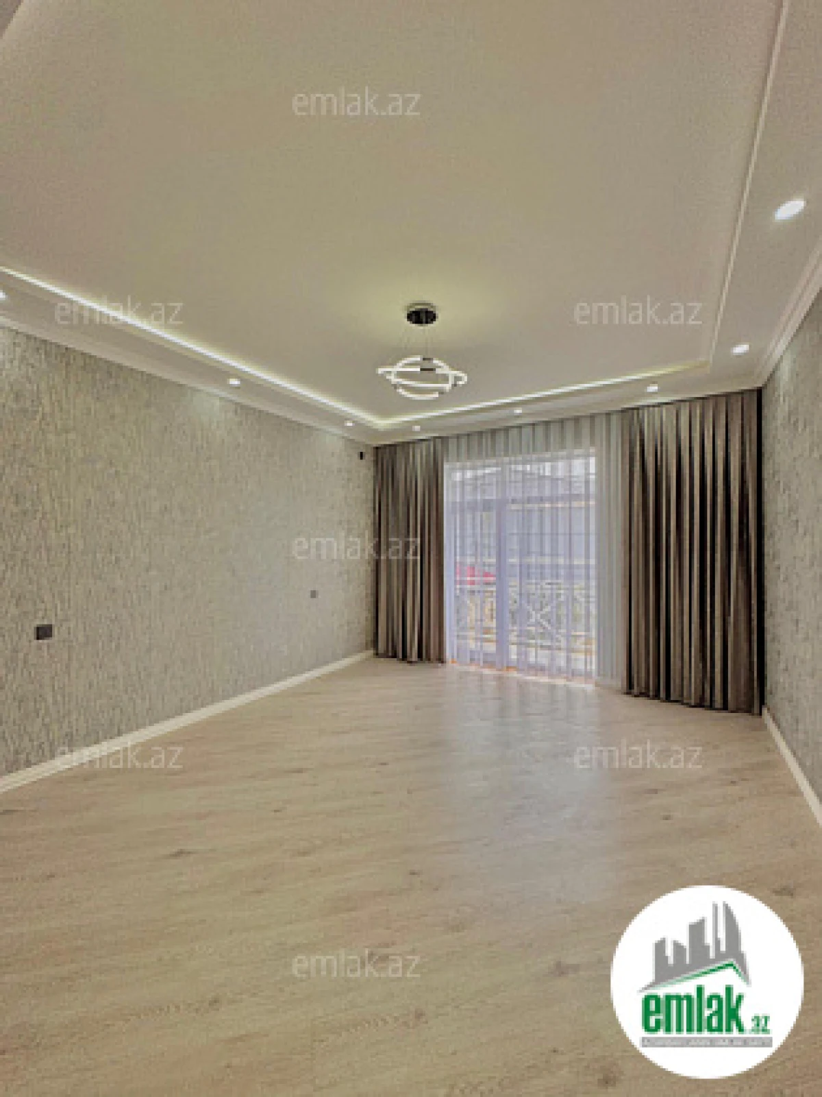 Satılır 5 otaqlı mənzil 300 m²