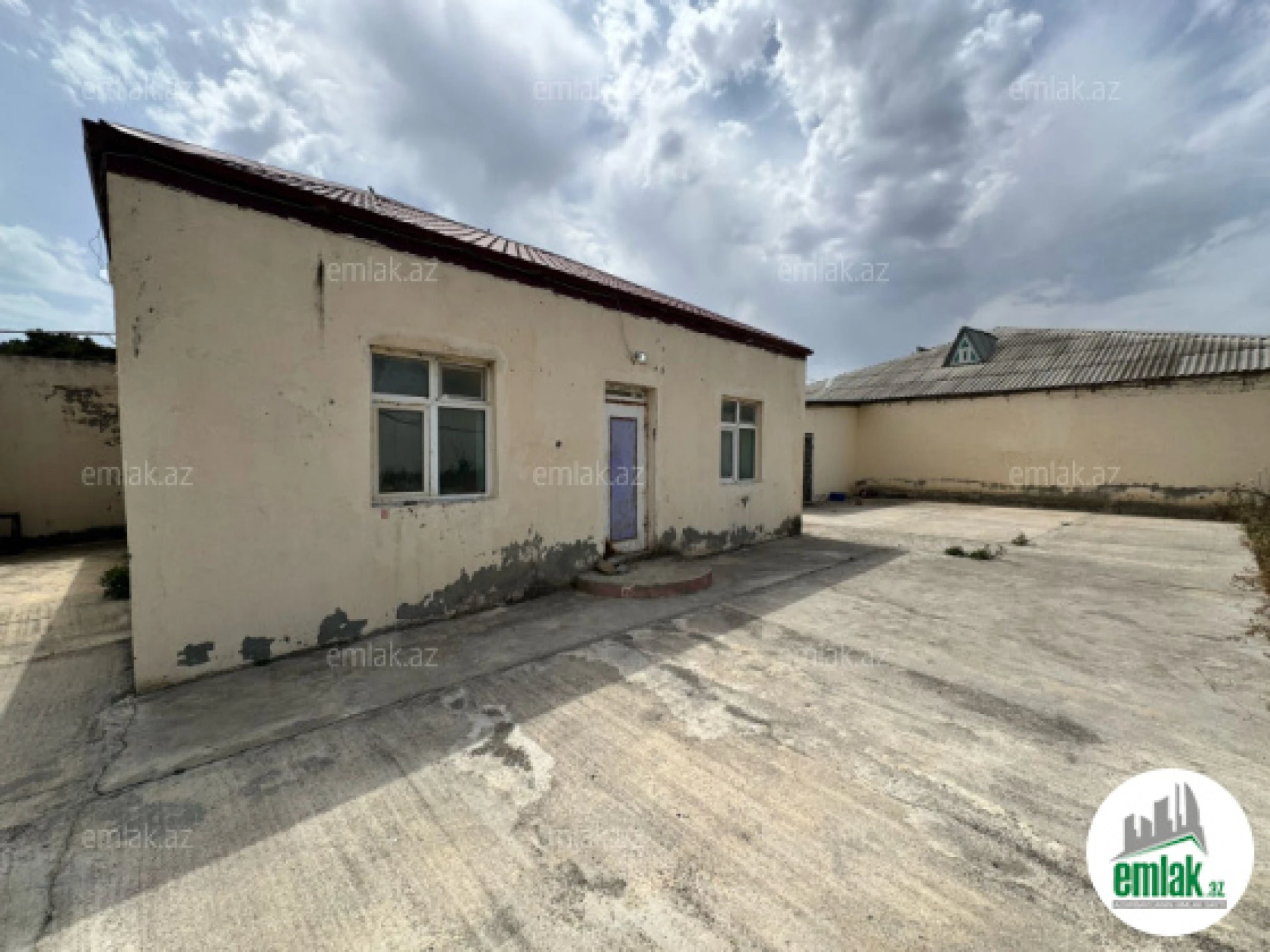 Satılır 5 otaqlı obyekt 2200 m²