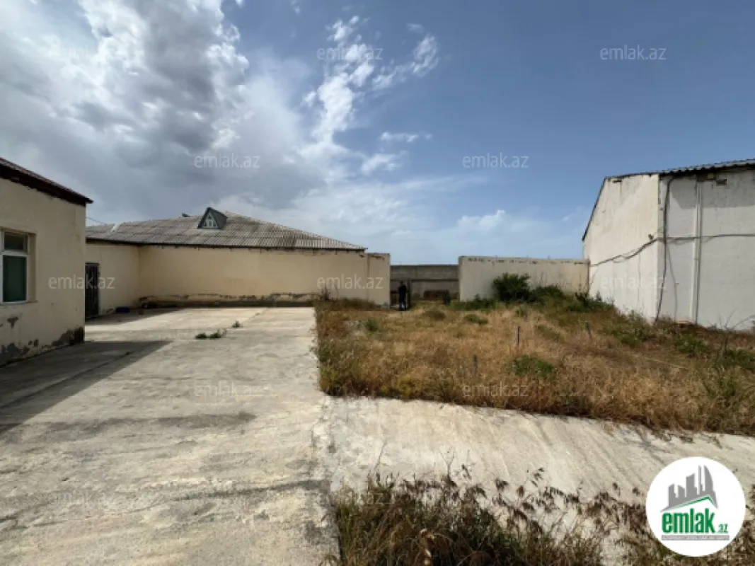 Satılır 5 otaqlı obyekt 2200 m²