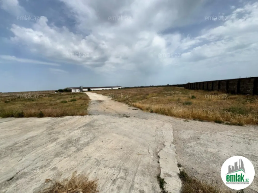 Satılır 5 otaqlı obyekt 2200 m²