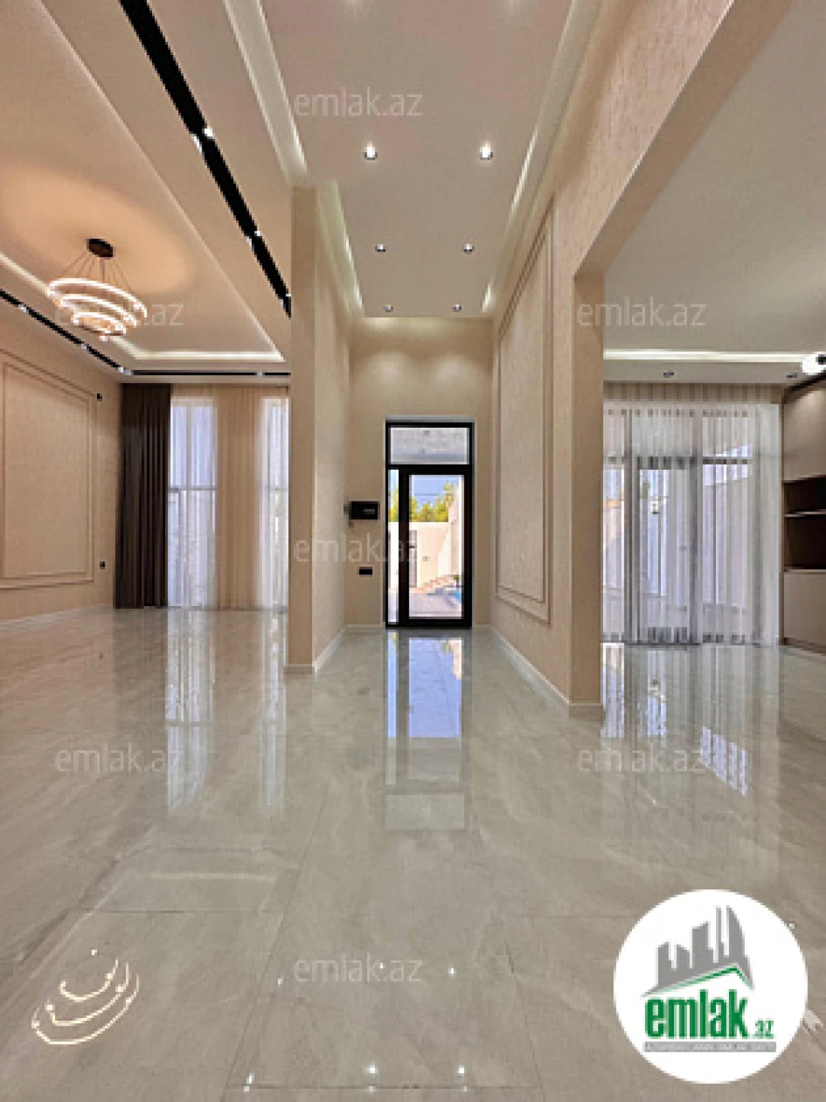 Satılır 4 otaqlı mənzil 160 m²