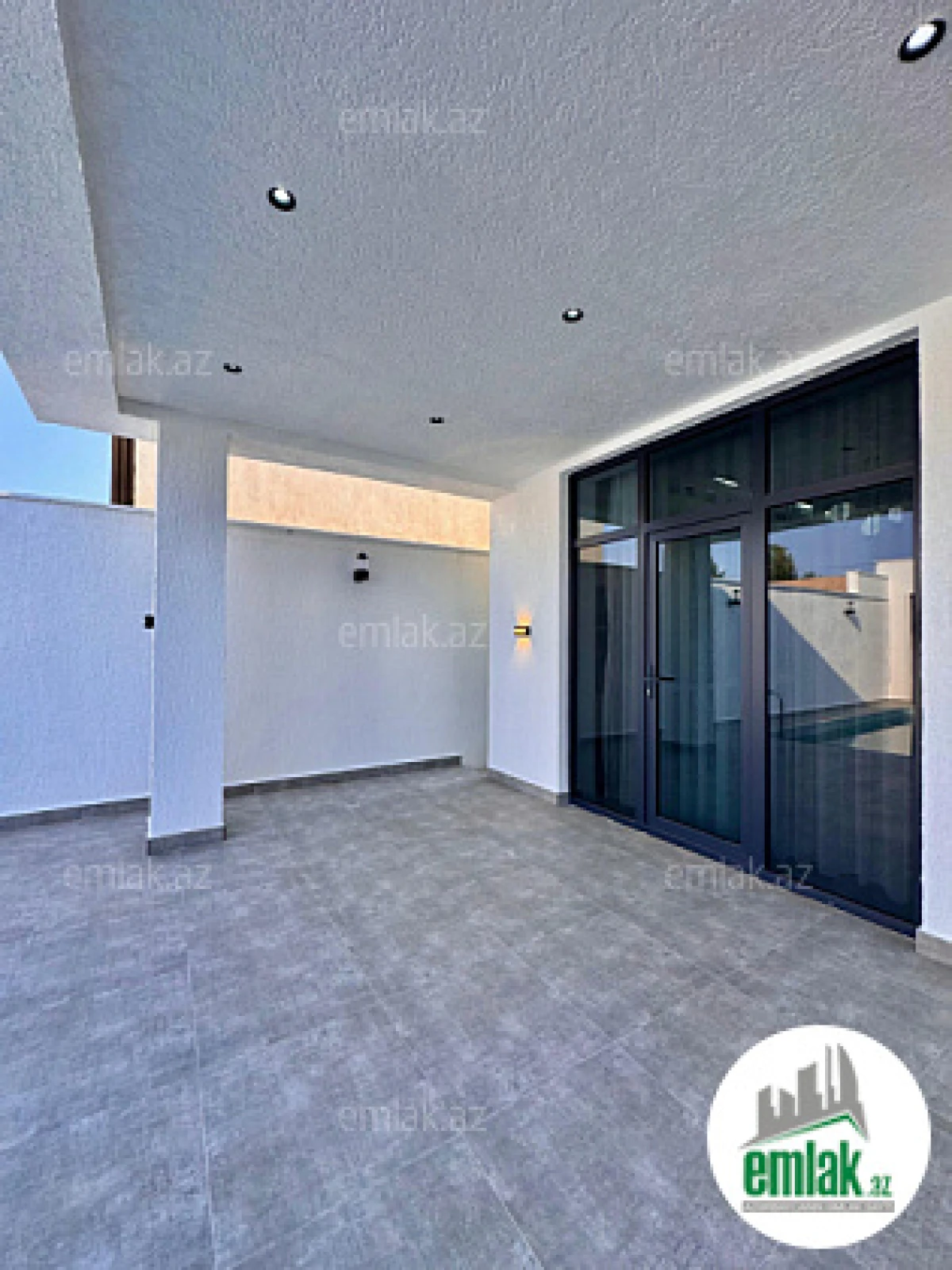 Satılır 4 otaqlı mənzil 160 m²