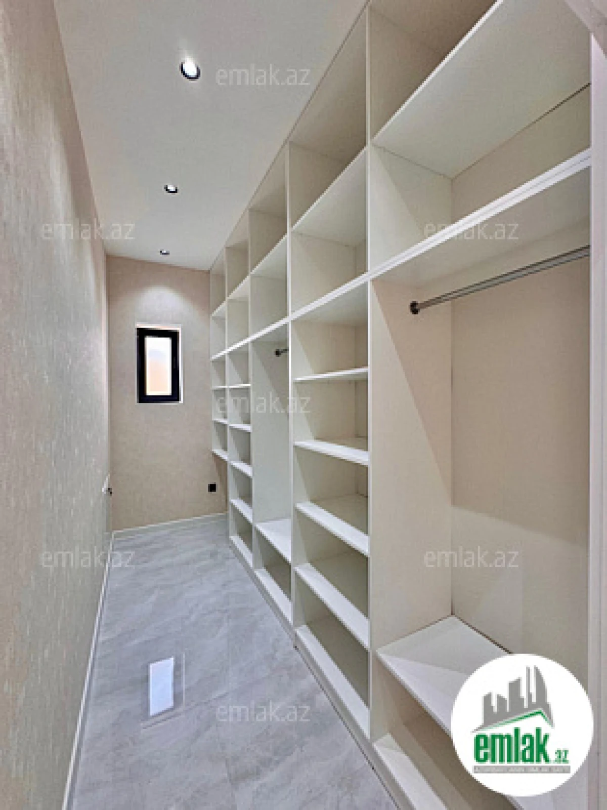 Satılır 4 otaqlı mənzil 160 m²