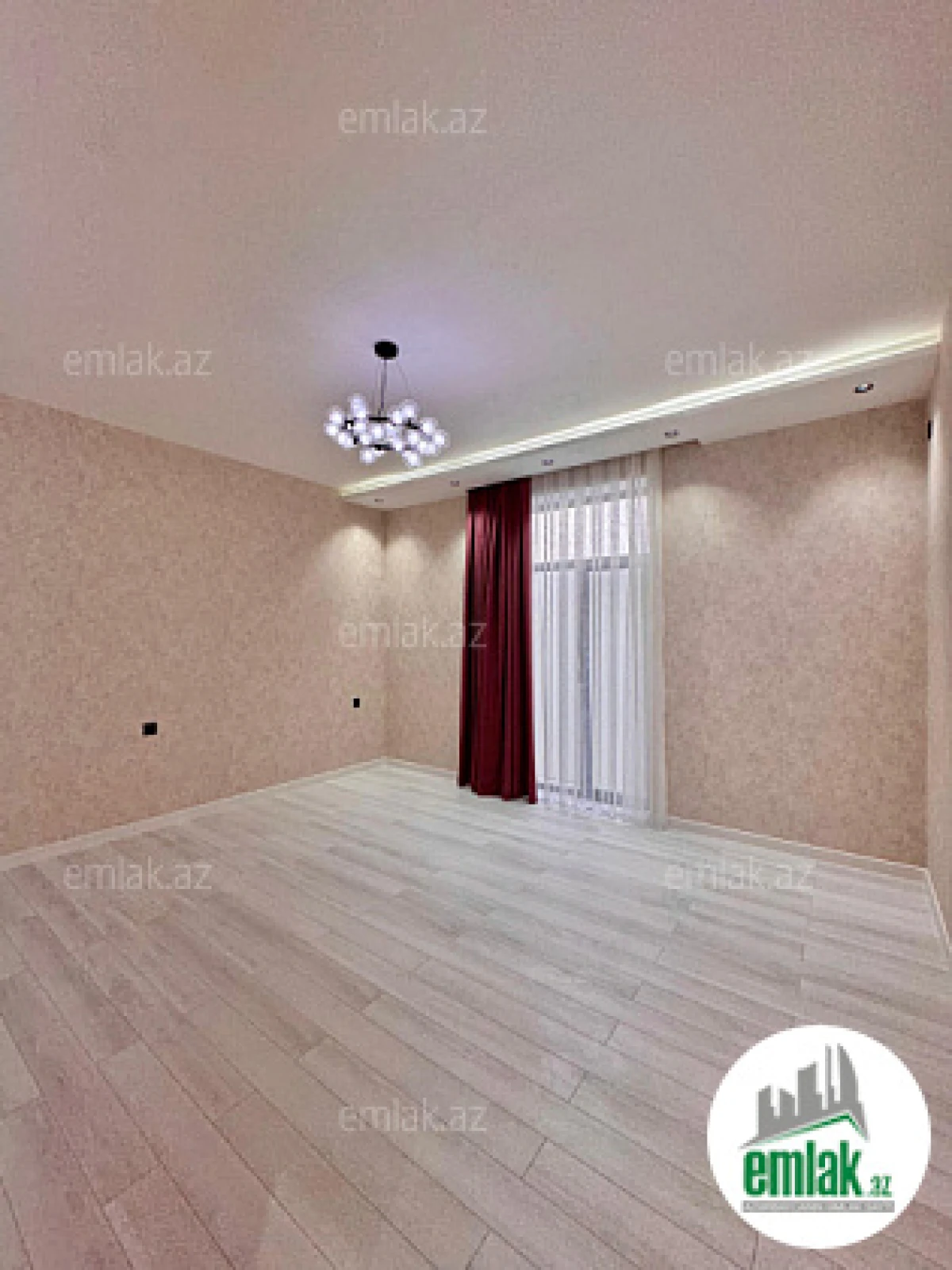 Satılır 4 otaqlı mənzil 160 m²
