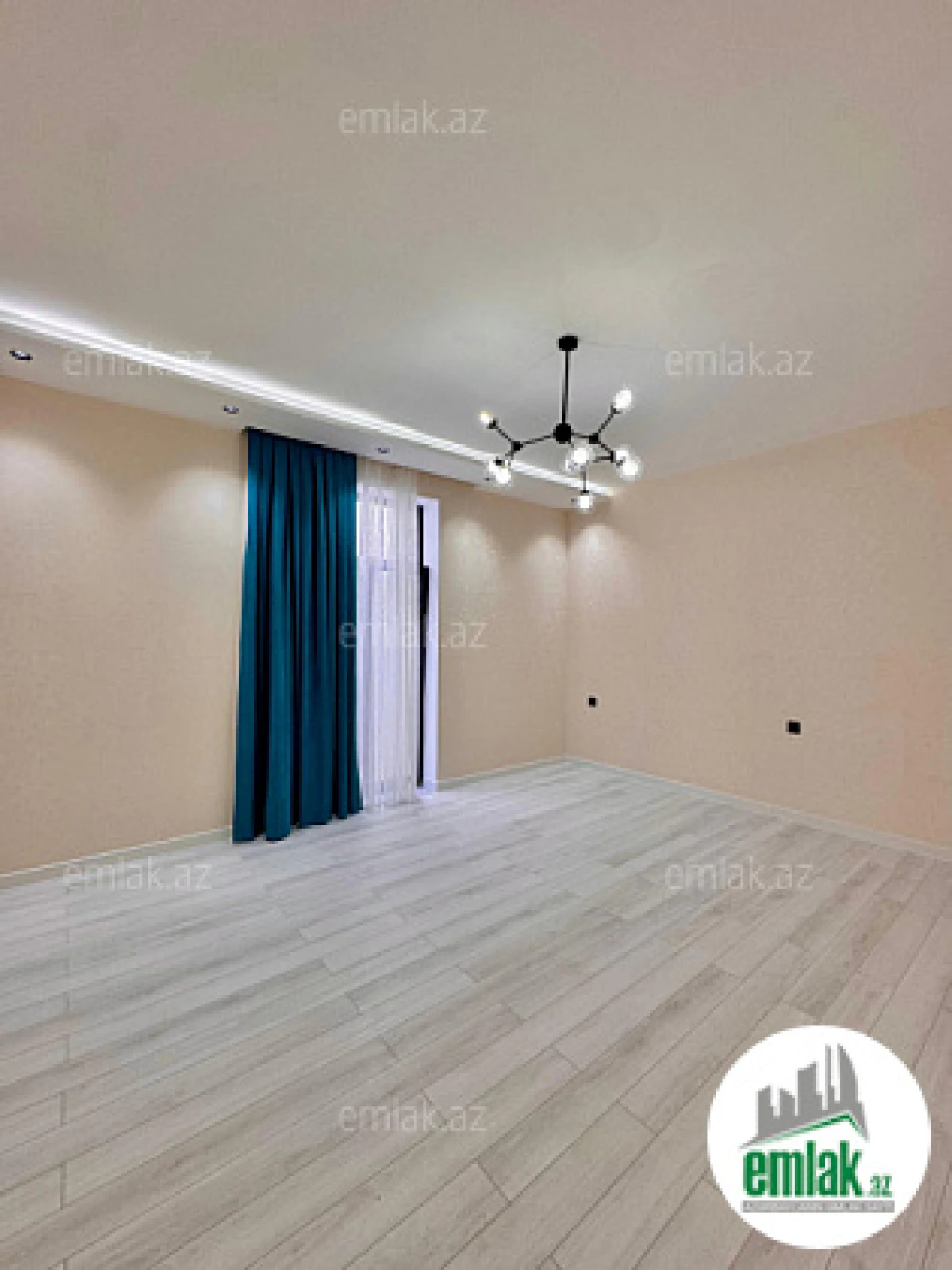 Satılır 4 otaqlı mənzil 160 m²