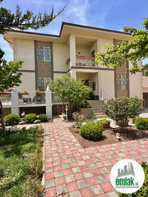 Satılır 7 otaqlı mənzil 400 m²