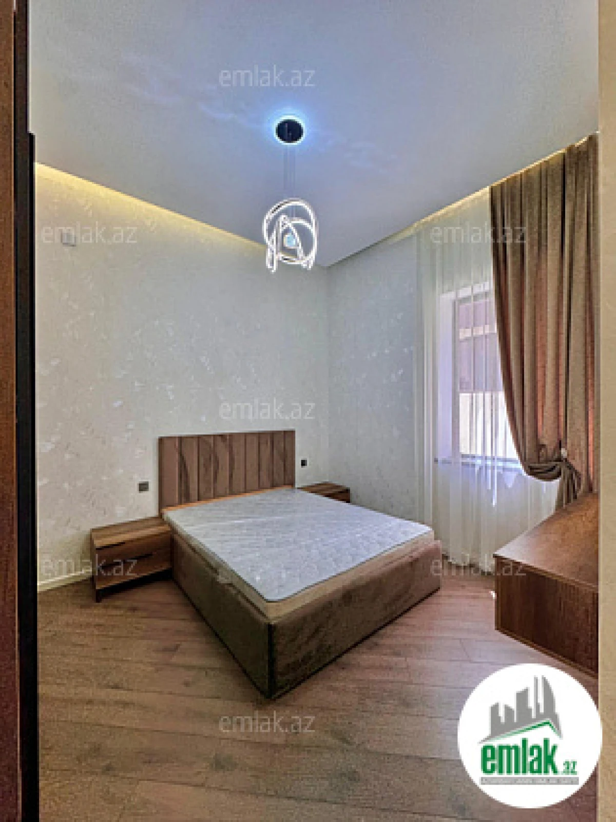 Satılır 4 otaqlı mənzil 170 m²