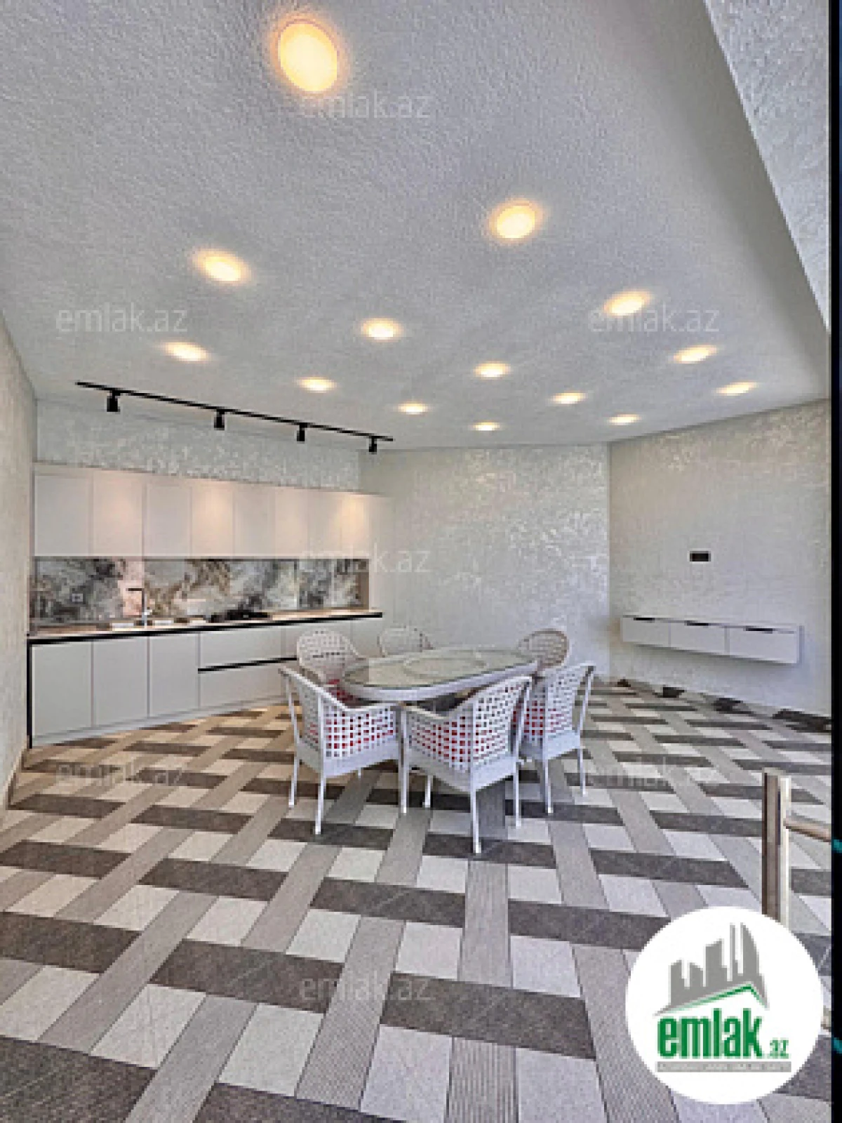 Satılır 4 otaqlı mənzil 170 m²