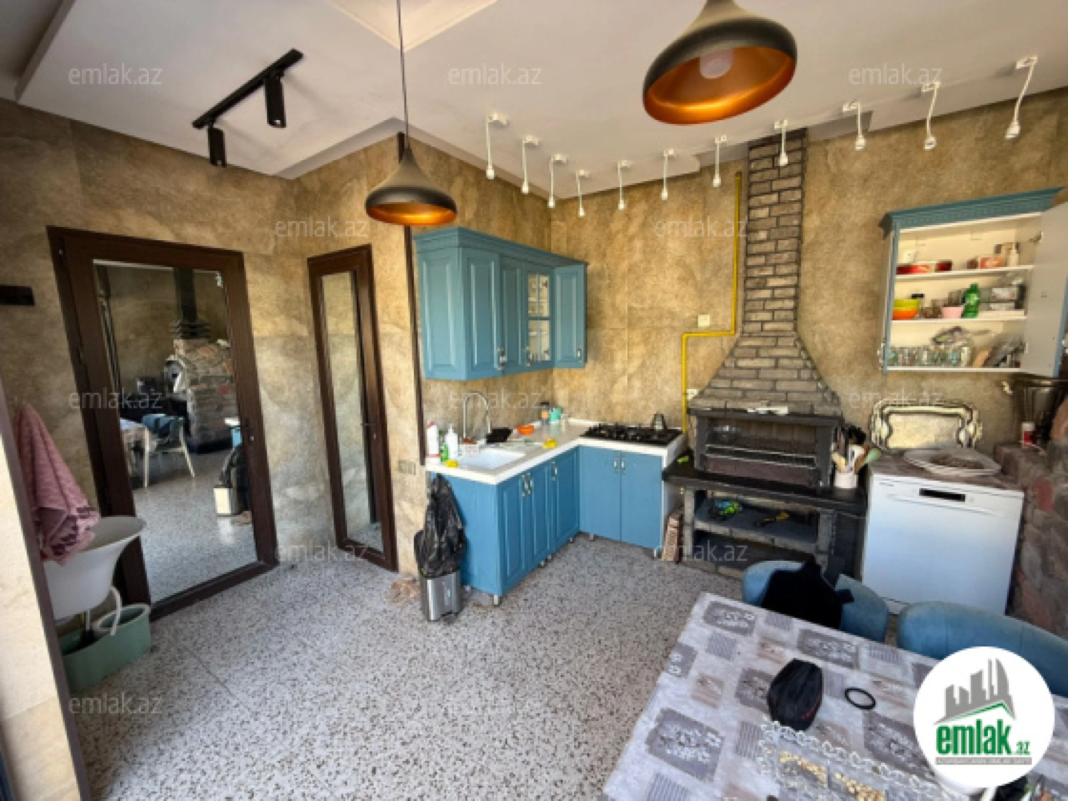 Satılır 6 otaqlı həyət evi 400 m²