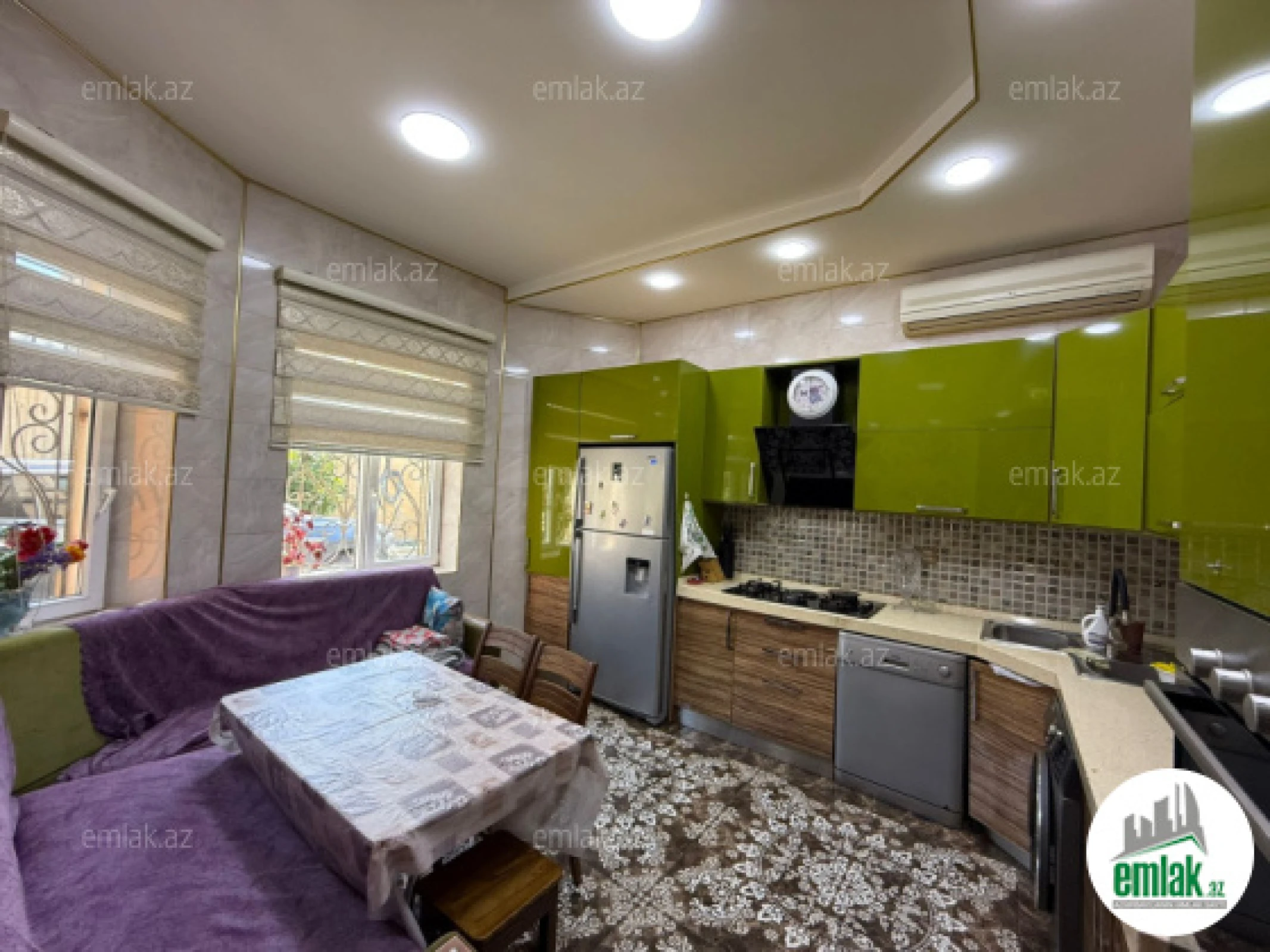 Satılır 6 otaqlı həyət evi 400 m²