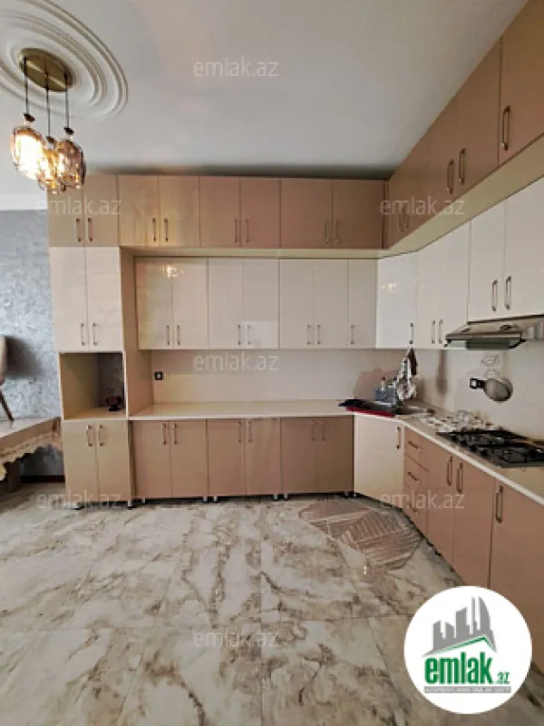 Satılır 5 otaqlı mənzil 240 m²