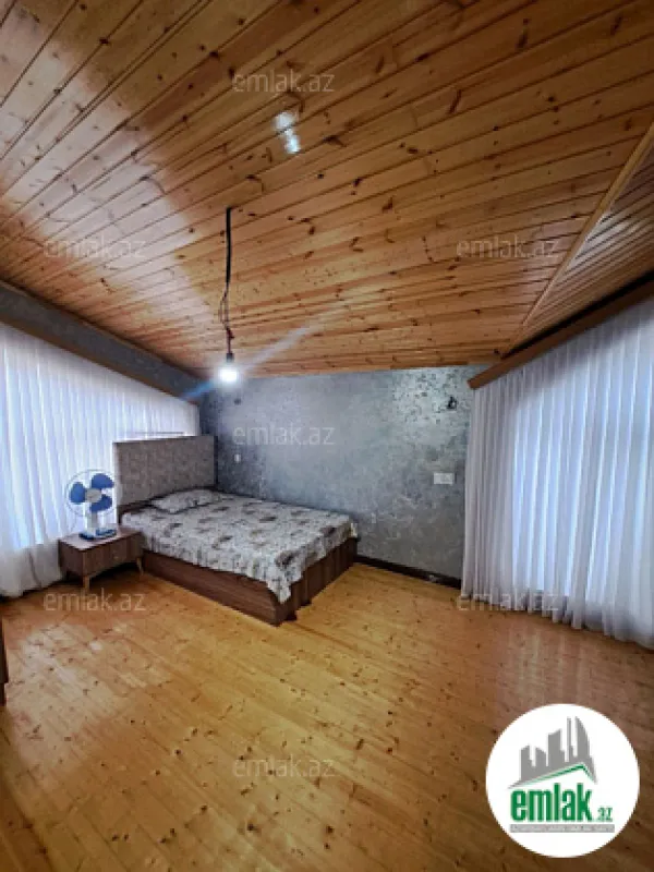 Satılır 5 otaqlı mənzil 240 m²