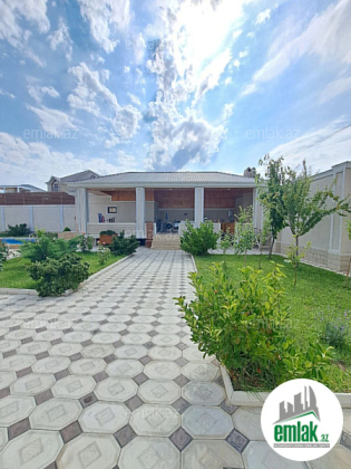 Satılır 5 otaqlı mənzil 240 m²