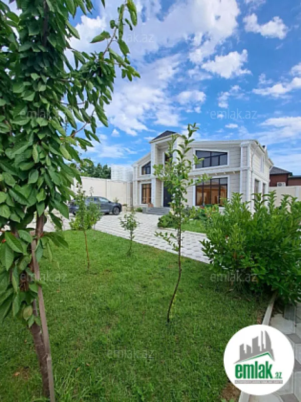 Satılır 5 otaqlı mənzil 240 m²