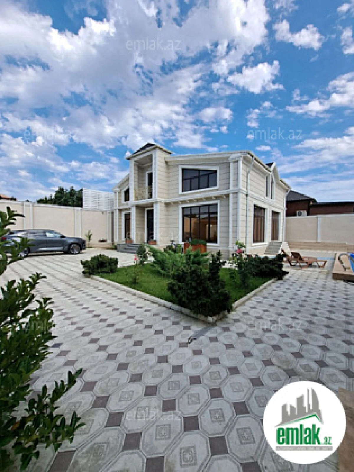 Satılır 5 otaqlı mənzil 240 m²