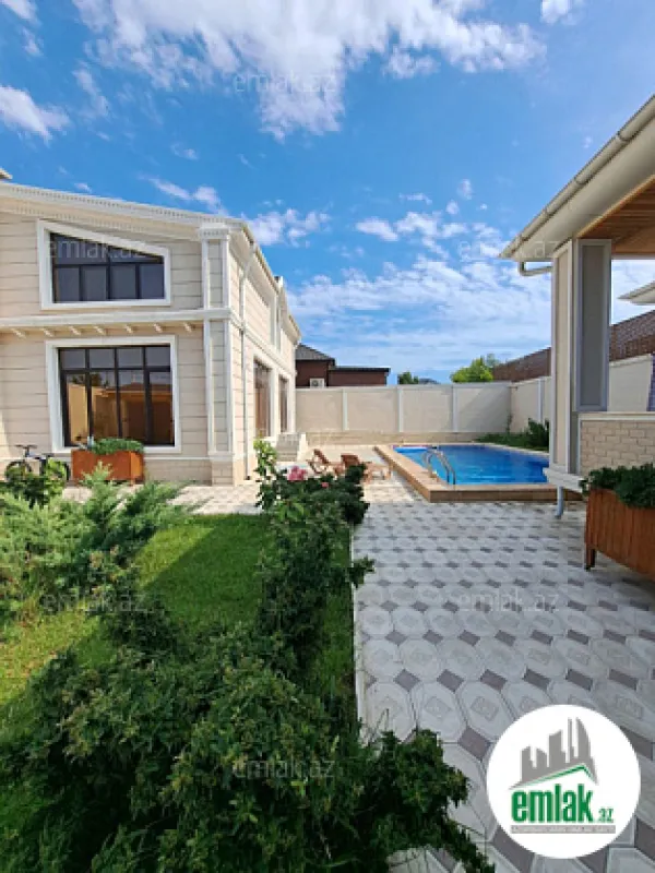 Satılır 5 otaqlı mənzil 240 m²