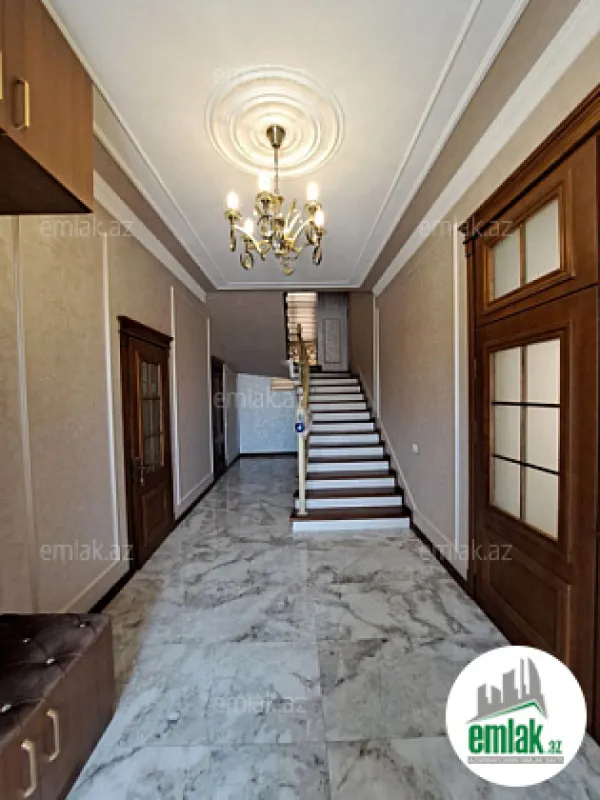 Satılır 5 otaqlı mənzil 240 m²