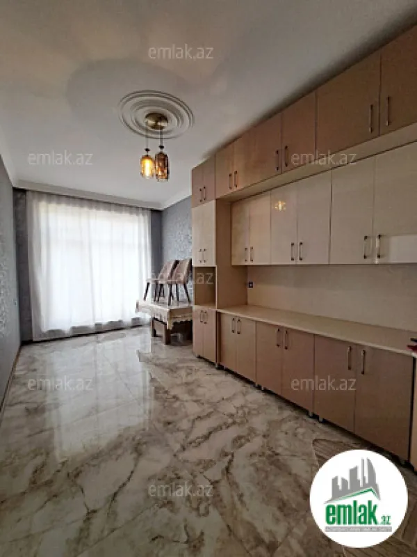 Satılır 5 otaqlı mənzil 240 m²