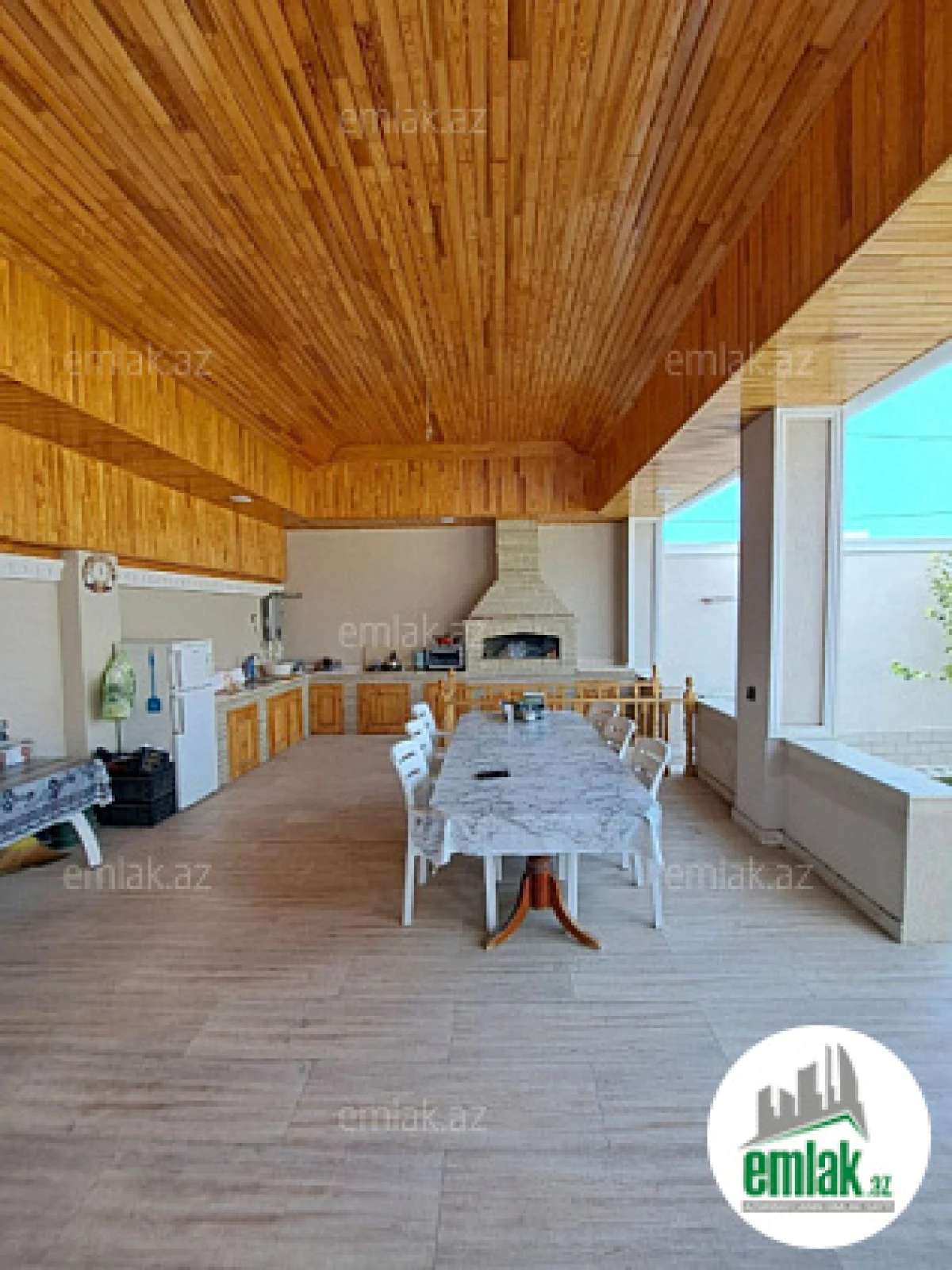 Satılır 5 otaqlı mənzil 240 m²