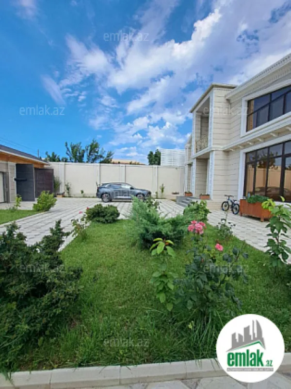 Satılır 5 otaqlı mənzil 240 m²