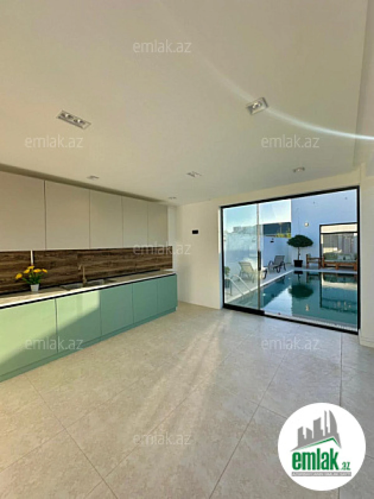 Satılır 4 otaqlı mənzil 170 m²