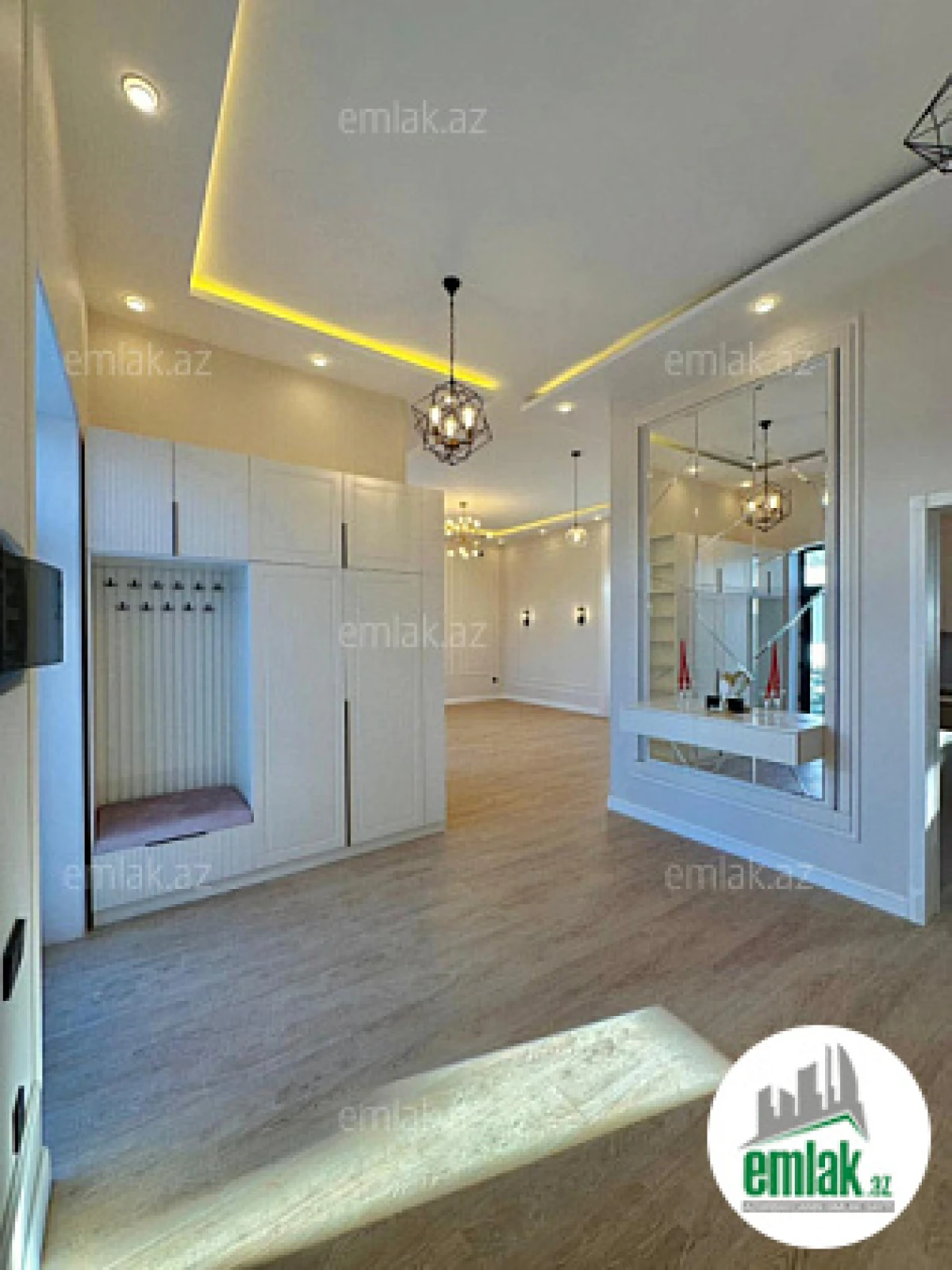Satılır 4 otaqlı mənzil 170 m²