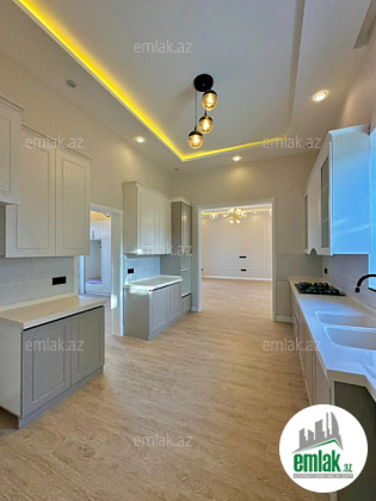 Satılır 4 otaqlı mənzil 170 m²