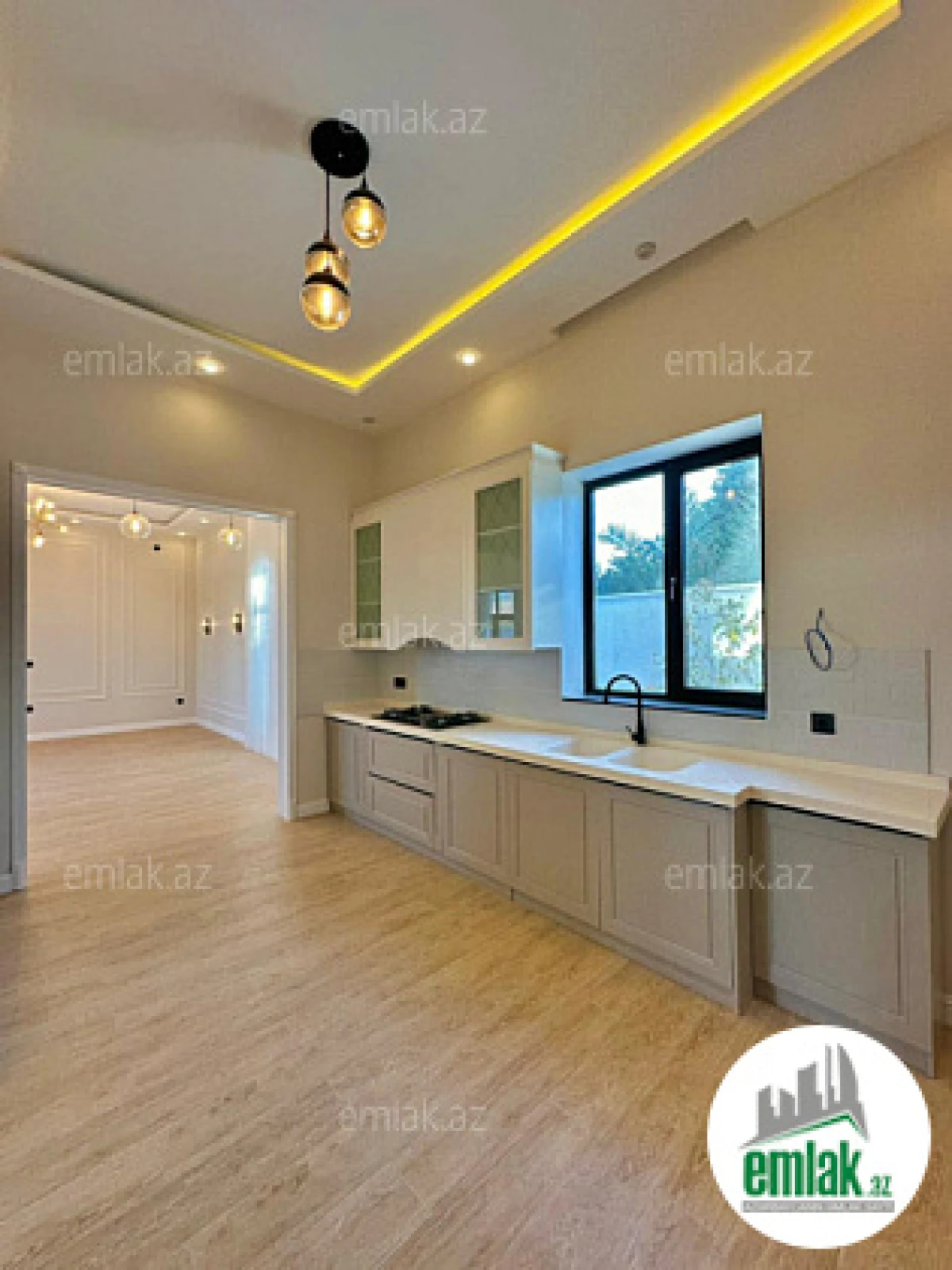 Satılır 4 otaqlı mənzil 170 m²