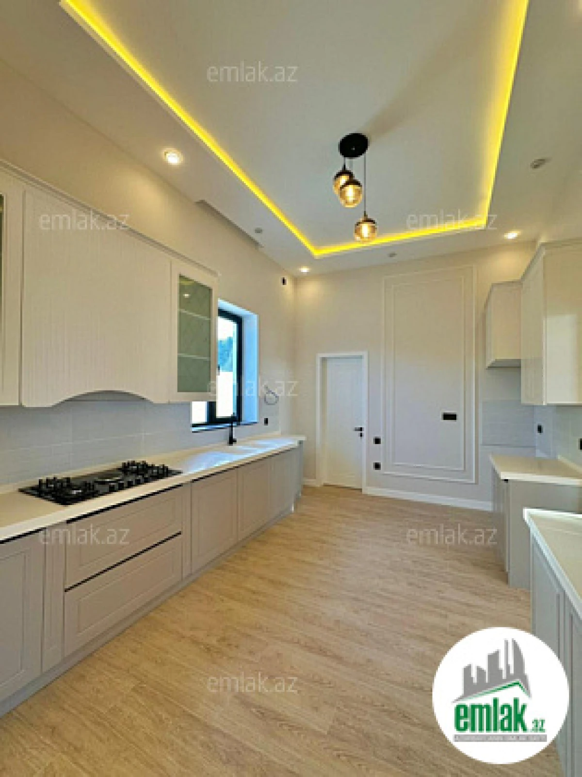 Satılır 4 otaqlı mənzil 170 m²