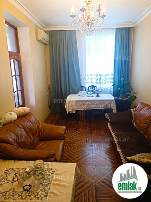 Satılır 4 otaqlı köhnə tikili 112 m²