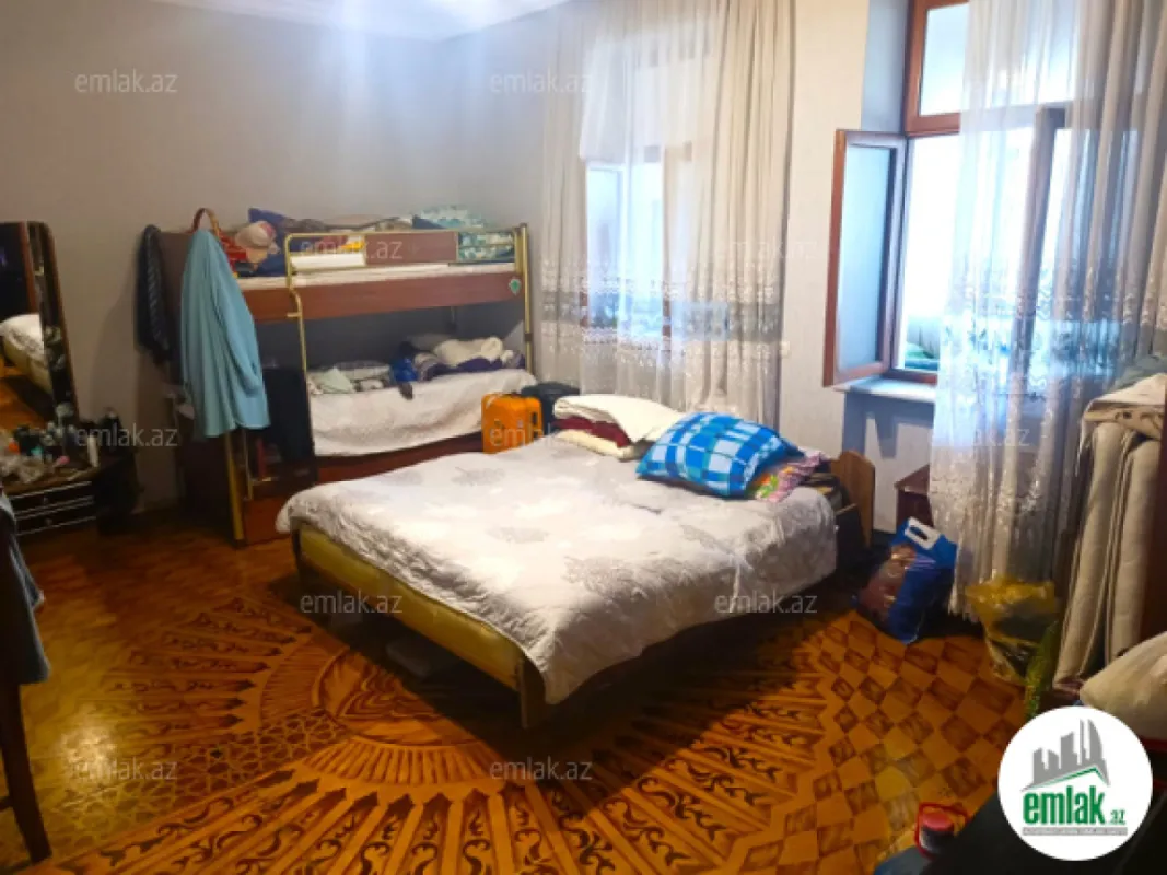 Satılır 4 otaqlı köhnə tikili 112 m²