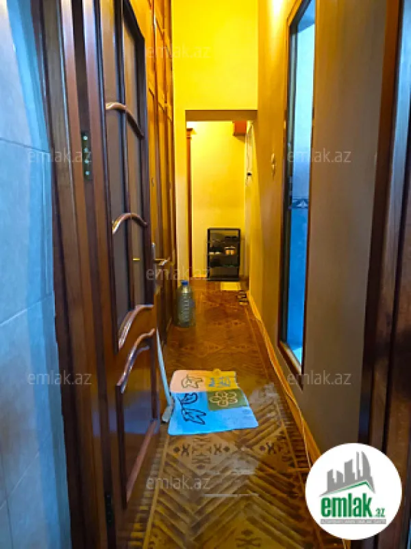 Satılır 4 otaqlı köhnə tikili 112 m²