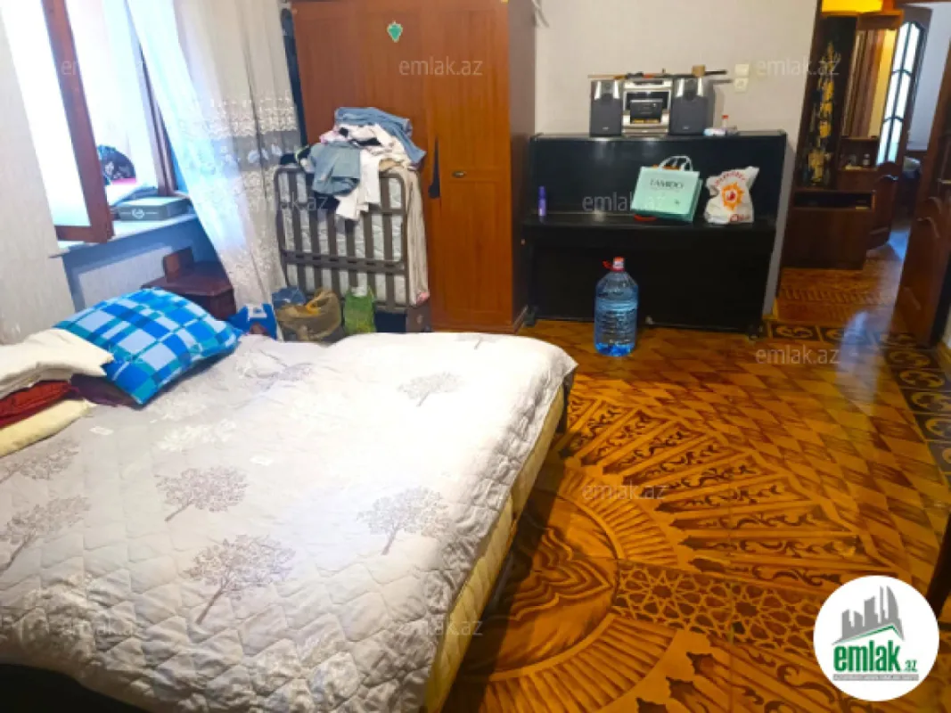 Satılır 4 otaqlı köhnə tikili 112 m²