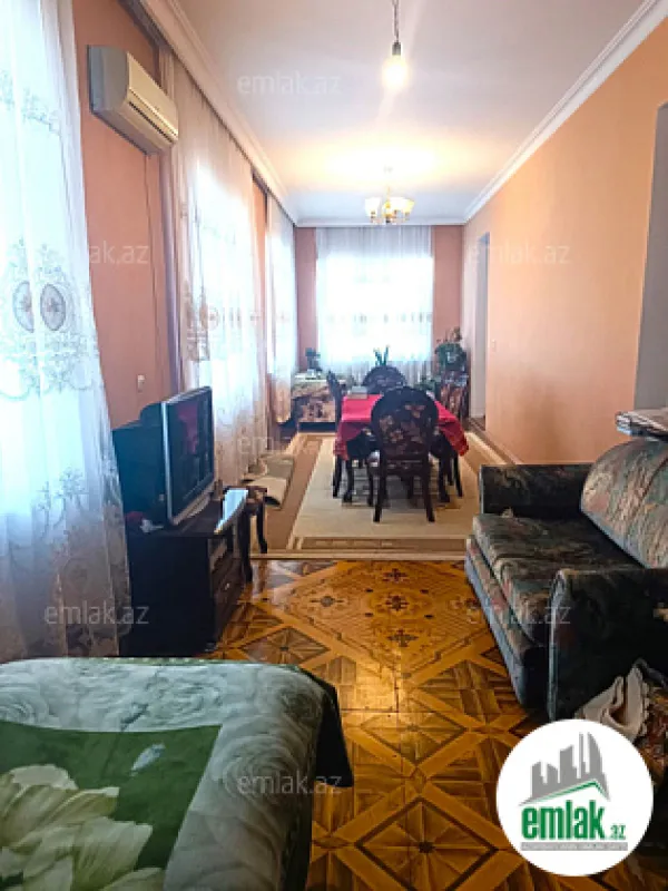 Satılır 4 otaqlı köhnə tikili 112 m²